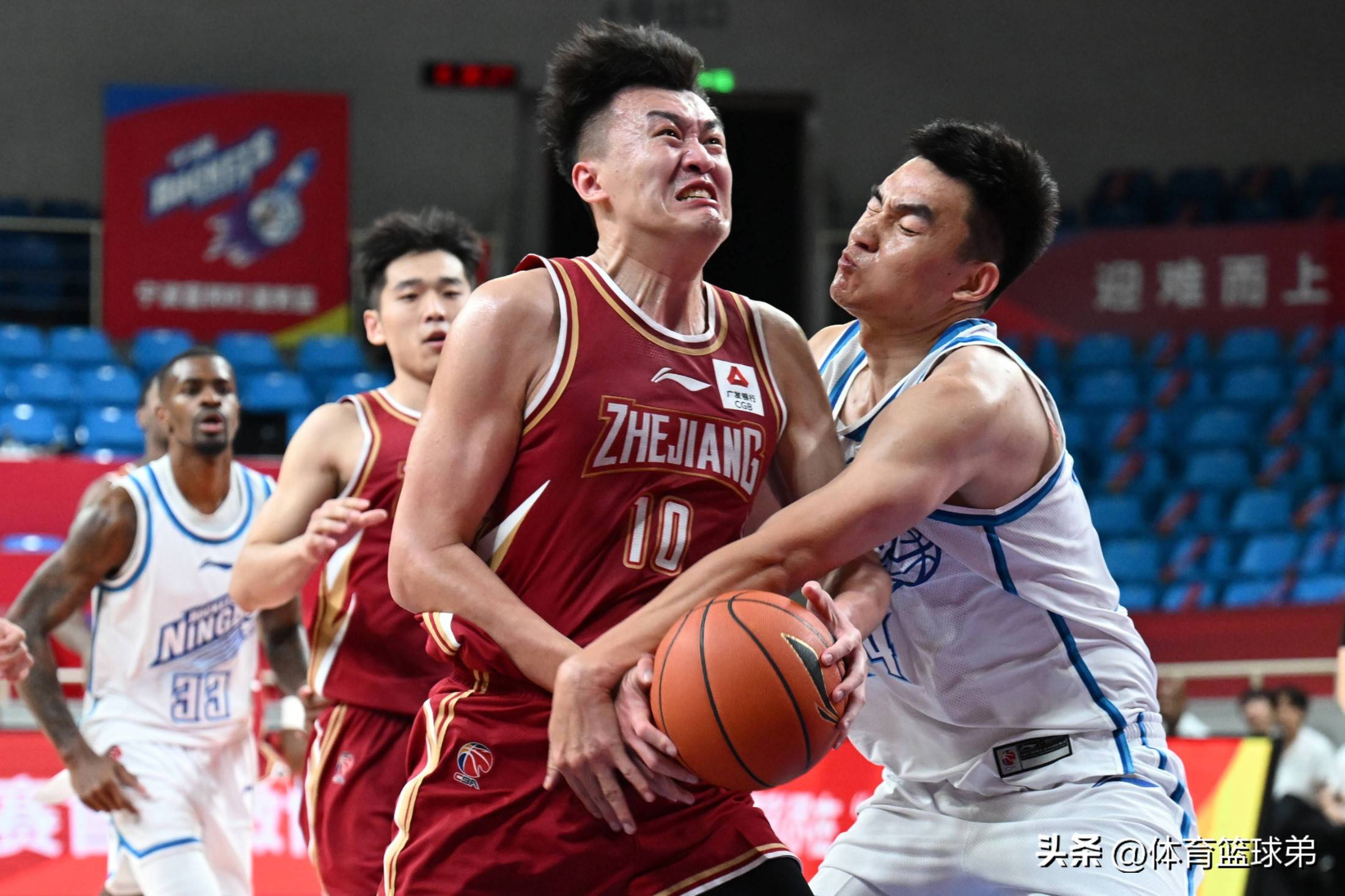 南宫平台 -转折点浙江稠州主帅复盘，亚冠赛前攻防权衡，气氛紧张，心理建设被强调的简单介绍