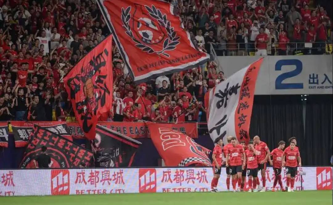 上海海港强势卫冕中超冠军