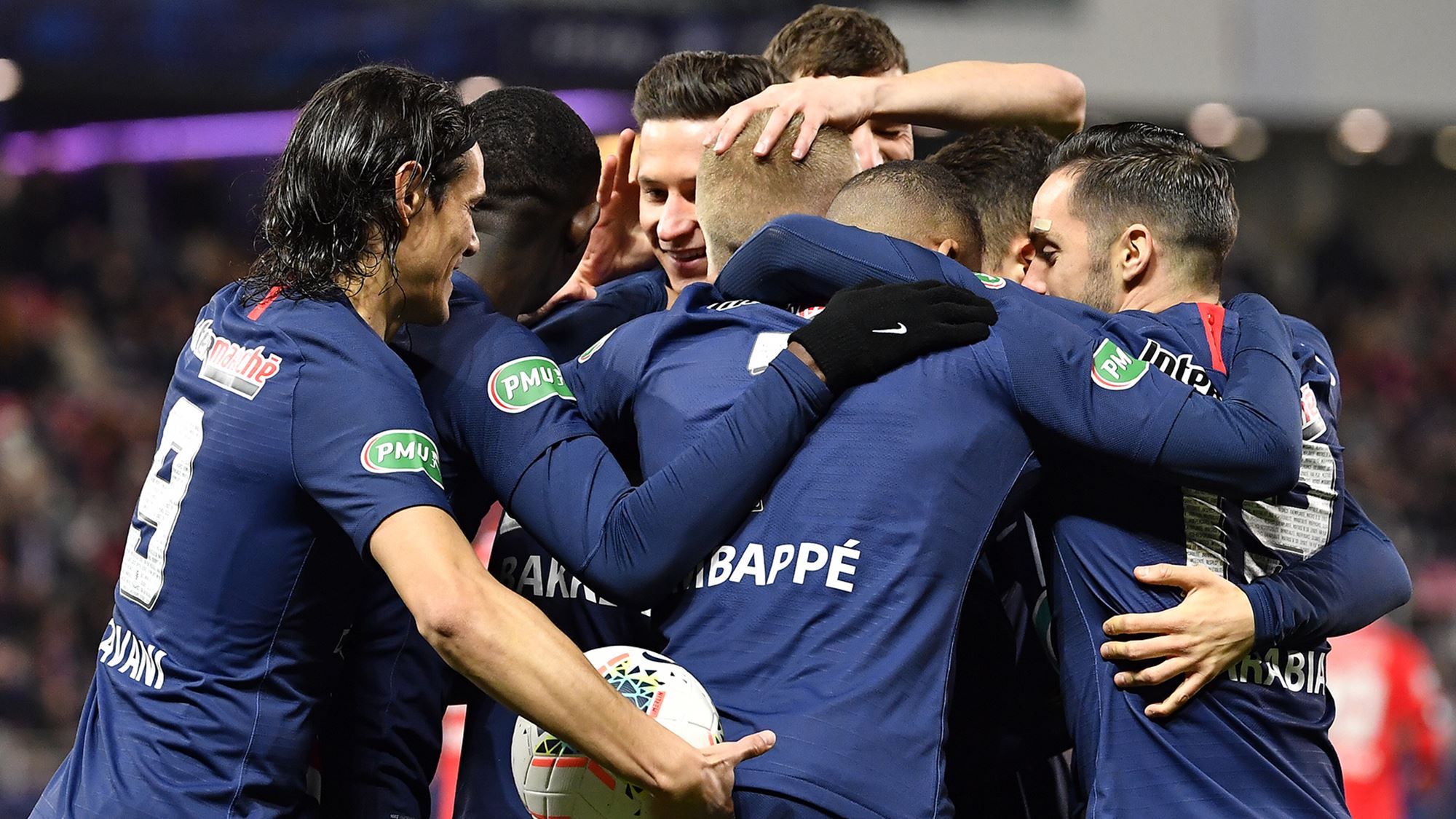 今晚体能课后；阿贾克斯扳平良机备战法国杯；管理层满意；资深球员宣示担当 