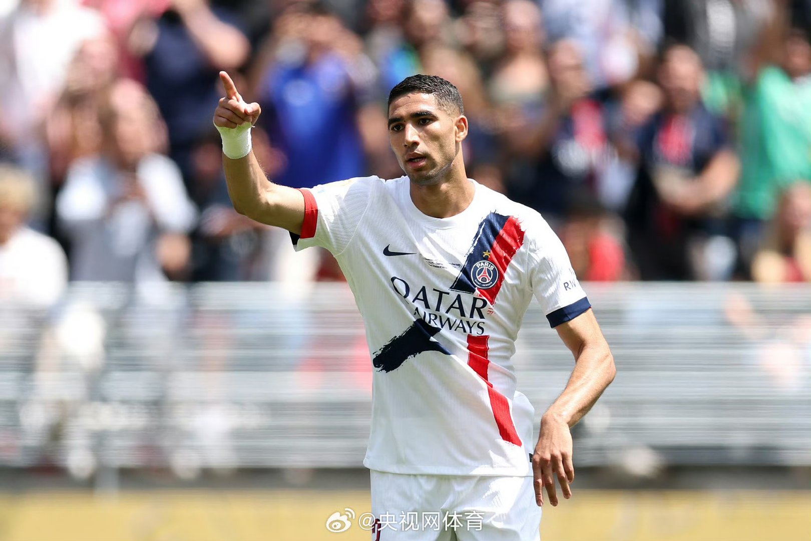 巴黎圣日耳曼发布备战花絮,冲刺阶段扳平良机,意大利杯任务艰巨,纪律约束更严格 巴黎圣日耳曼发布备战花絮,冲刺阶段扳平良机,意大利杯任务艰巨,纪律约束更严格