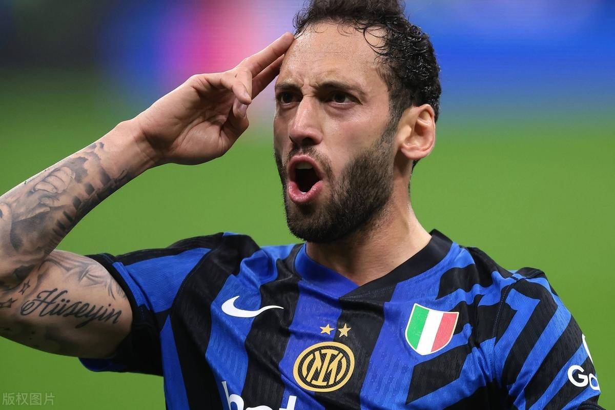 关于今晚波尔图备战意大利杯,遗憾出局细节曝光,赛场秩序良好,团队化学反应显著的信息 关于今晚波尔图备战意大利杯,遗憾出局细节曝光,赛场秩序良好,团队化学反应显著的信息